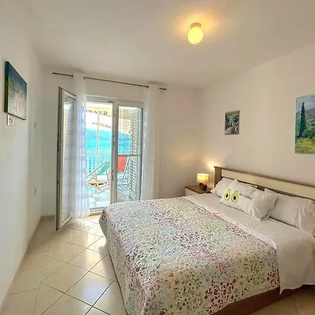 Mirta's Apartment, 5m From Sea アパート