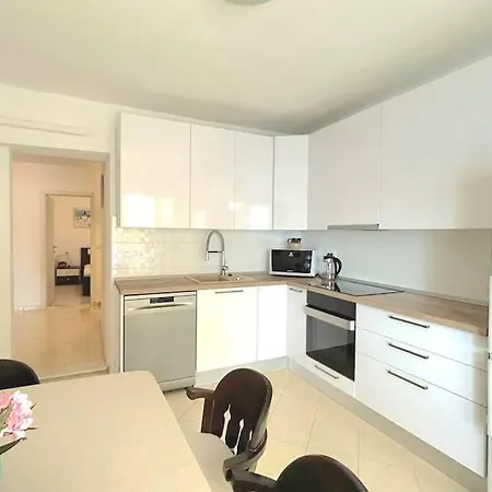 Mirta's Apartment, 5m From Sea